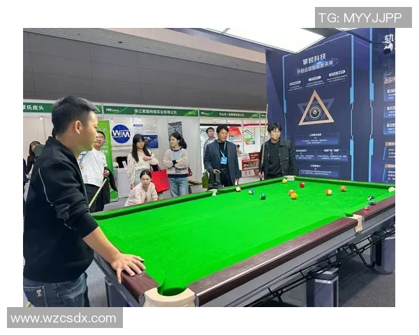 精彩瞬间捕捉打台球时的专注与技巧展现的完美画面